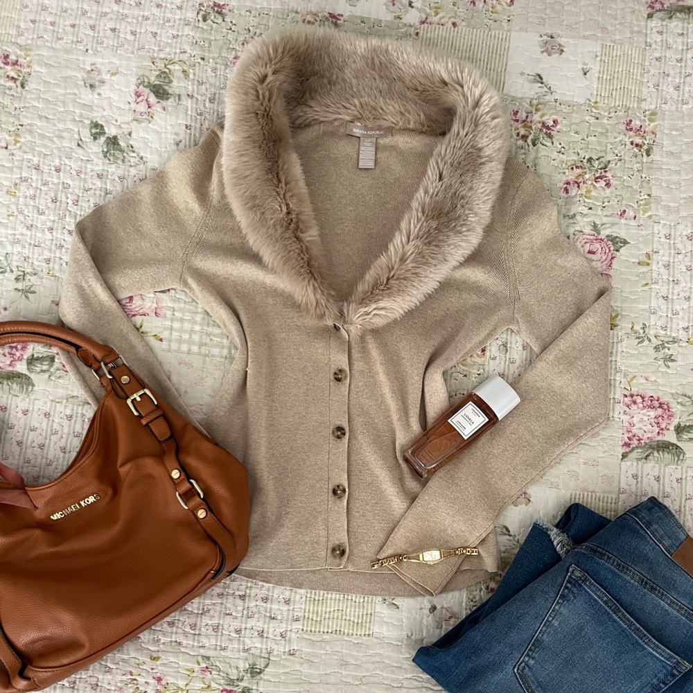 Vintage 2000’s Banana Republic Beige Cardigan with Faux Fur Collar